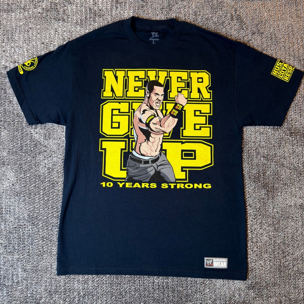 WWE John Cena Never Give Up 10 Years Strong T-Shirt Mens Large 2011 Graphic Tee